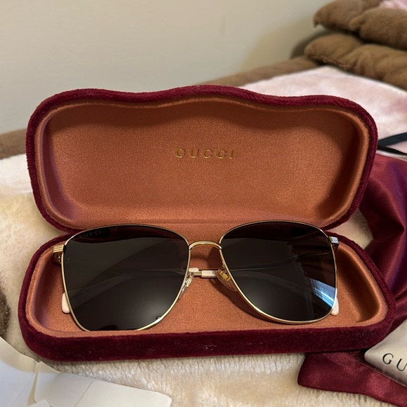 Women’s GUCCI Sunglasses - Authentic Gold Wave Butterfly - Picture 3 of 7